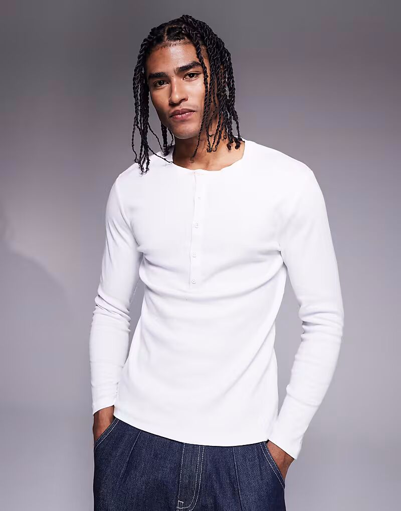 

Футболка ASOS DESIGN muscle fit с длинными рукавами и воротником-хенли белого цвета
