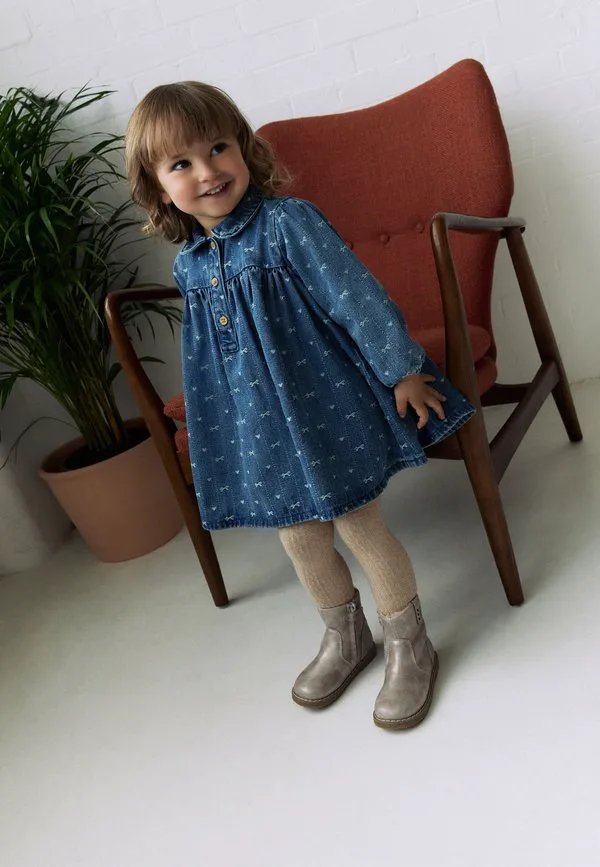 Джинсовое платье прямого кроя с длинными рукавами и воротником Next, Denim Bow — фото 2
