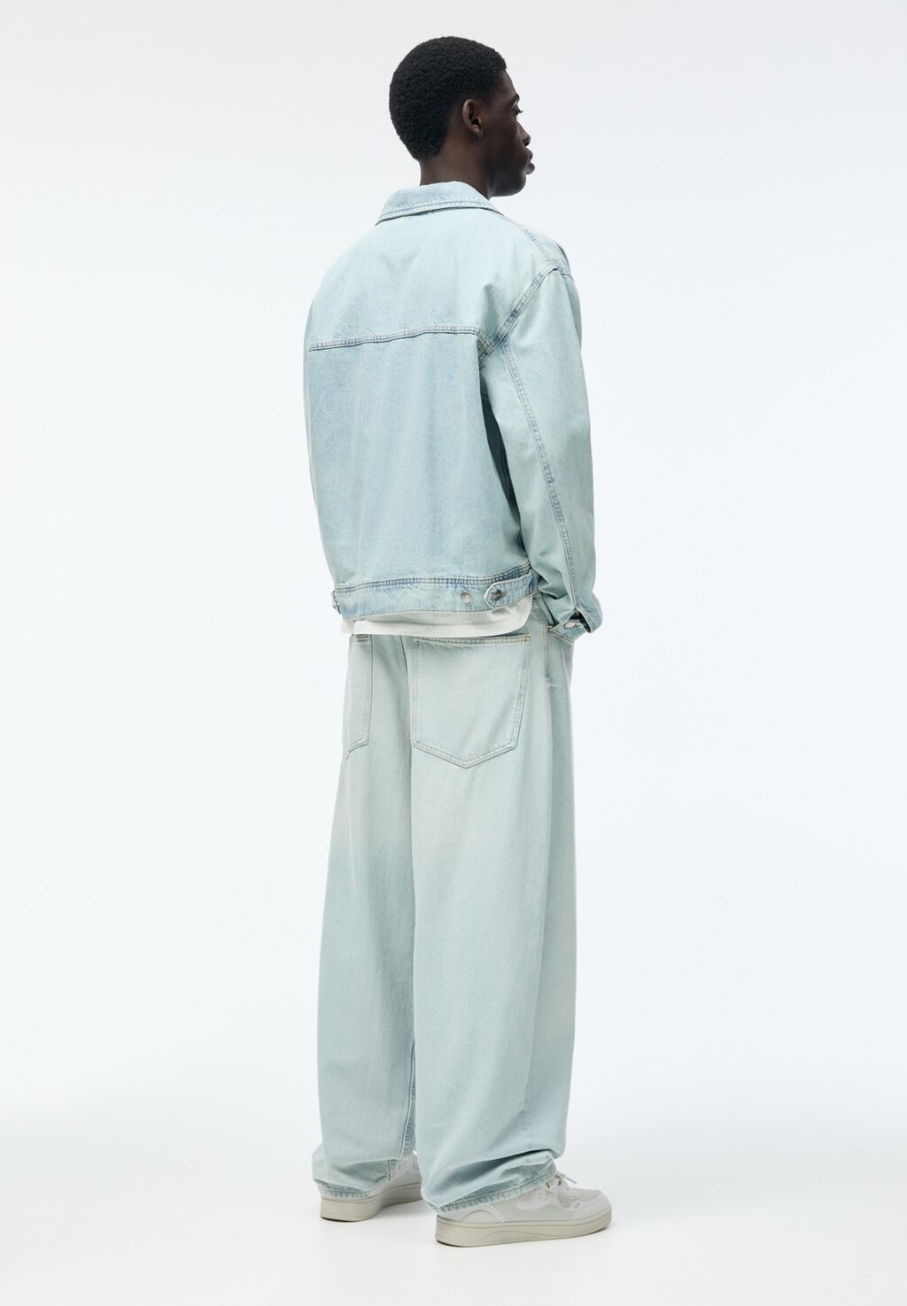 

Джинсы свободного кроя SUPER BAGGY PULL&BEAR, светло-голубой деним