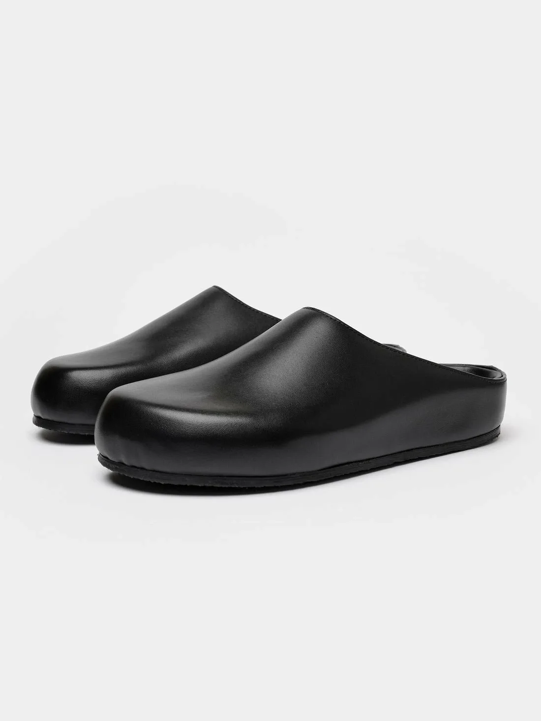 В САБО Studio Nicholson, Black