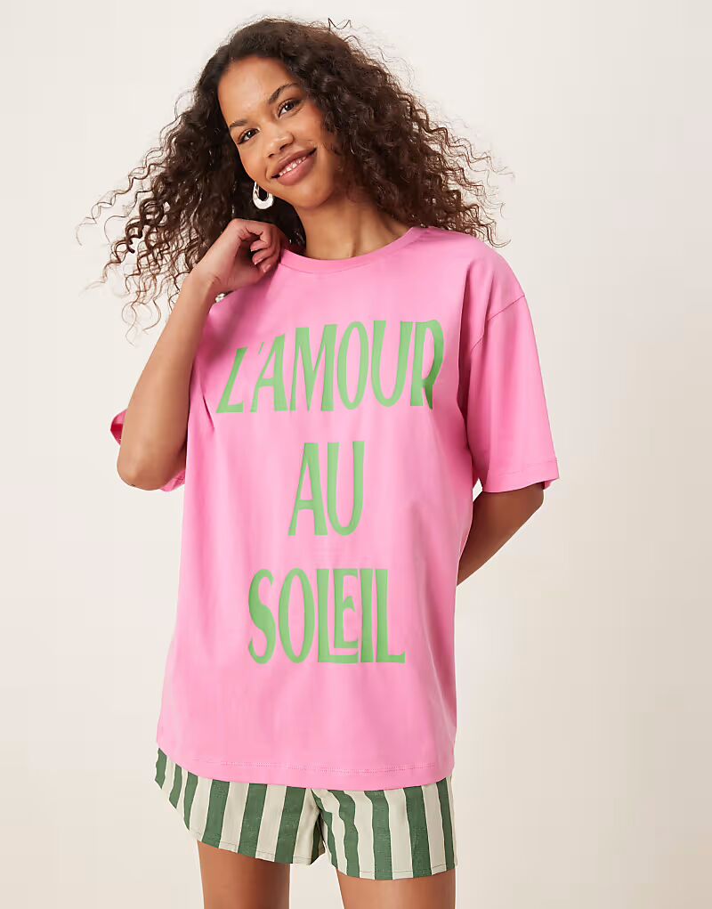 

Футболка ASOS DESIGN прямого кроя с принтом l'amour au soleil розового цвета