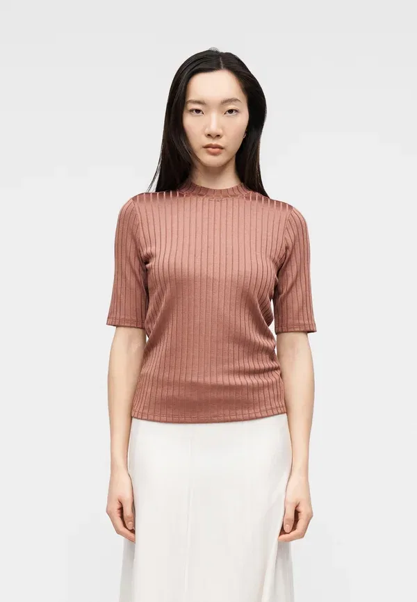 Футболка базовая Calvin Klein, цвет сиерра браун