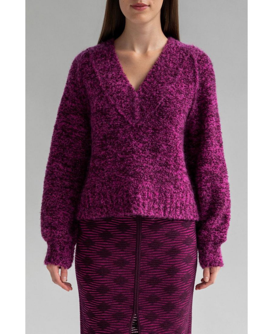 

Женский свитер с V-образным вырезом из букле в тон ткани SSKEIN, Fuschia aubergine