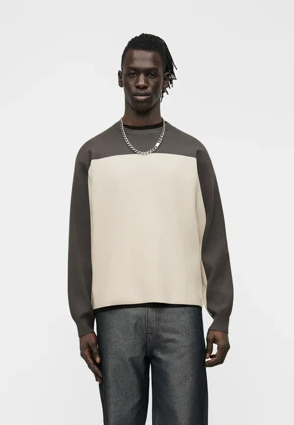 Свитер Calvin Klein Colorblock tech crew sweater jumper, цвет турбулентность