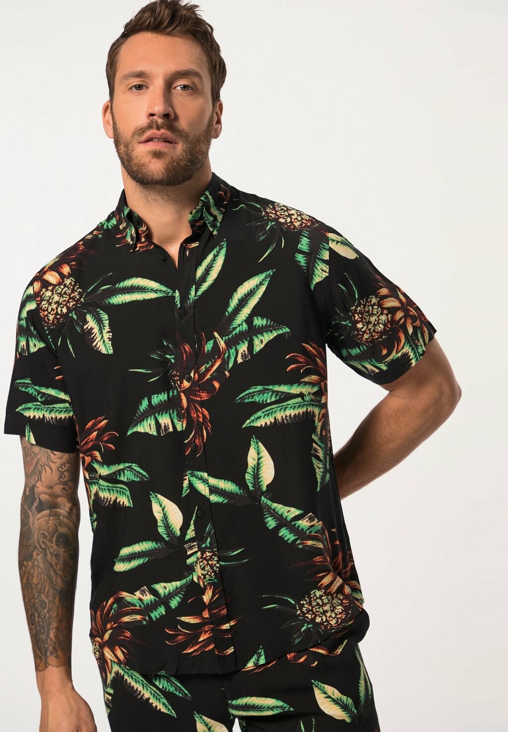 

Рубашка SHORT SLEEVE TROPICAL PRINT BUTTON-DOWN COLLAR MODERN FIT JP1880, черный
