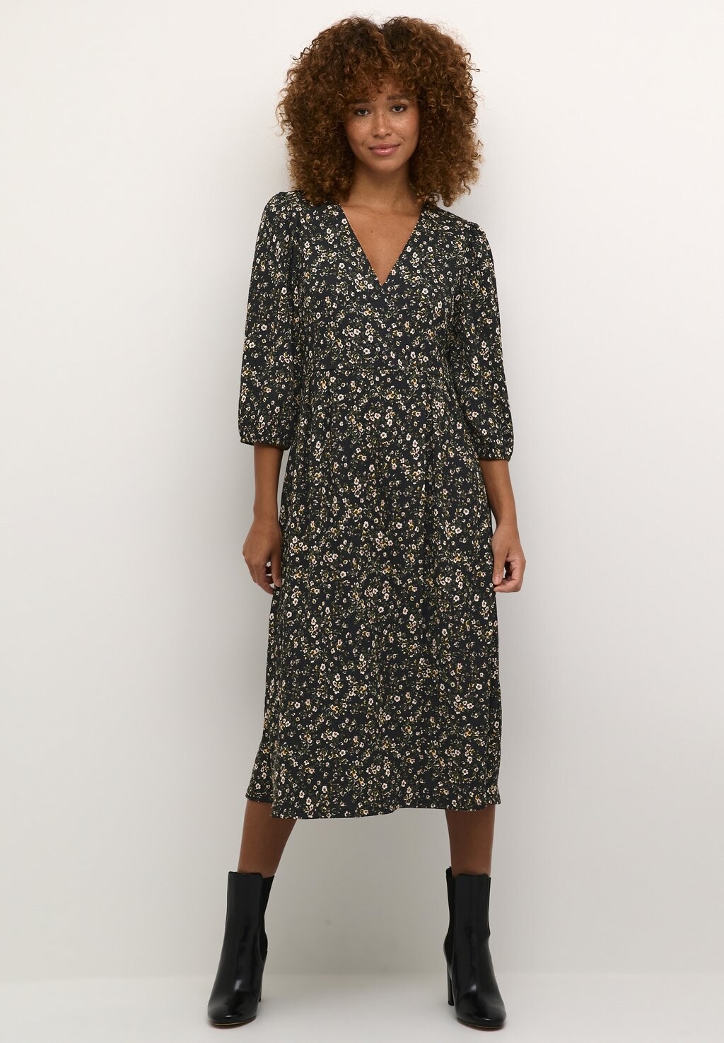 

Летнее платье Trine Kaffe, цвет dark flower print