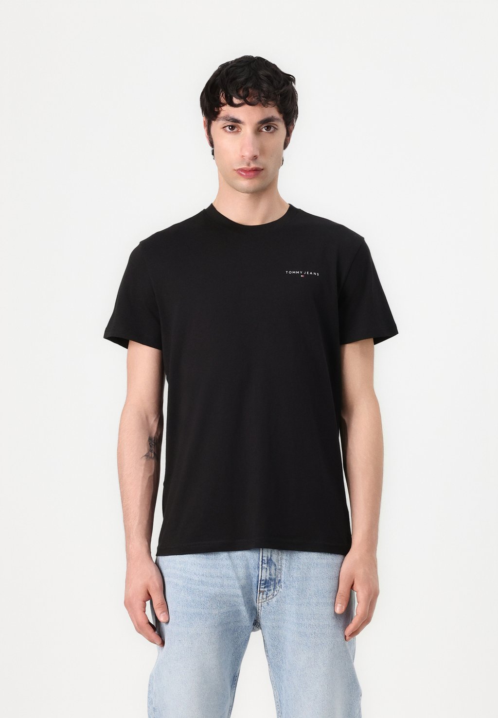 

Базовая футболка LINEAR CHEST TEE Tommy Jeans, черный