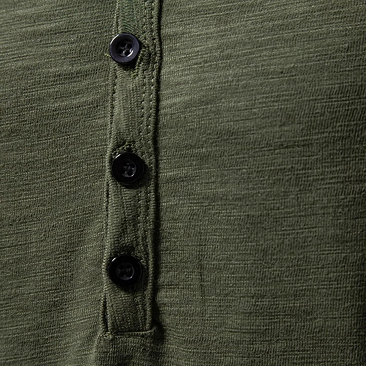 Мужская футболка V-образным вырезом Henley, классический комфорт, мягкая, обычный крой, короткий рукав, четыре пуговицы — фото 4