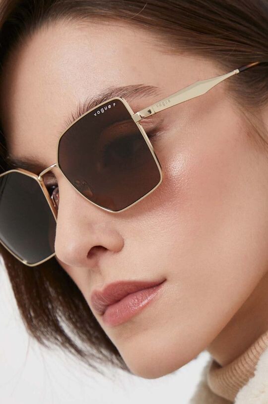 

Солнцезащитные очки VOGUE Vogue, коричневый