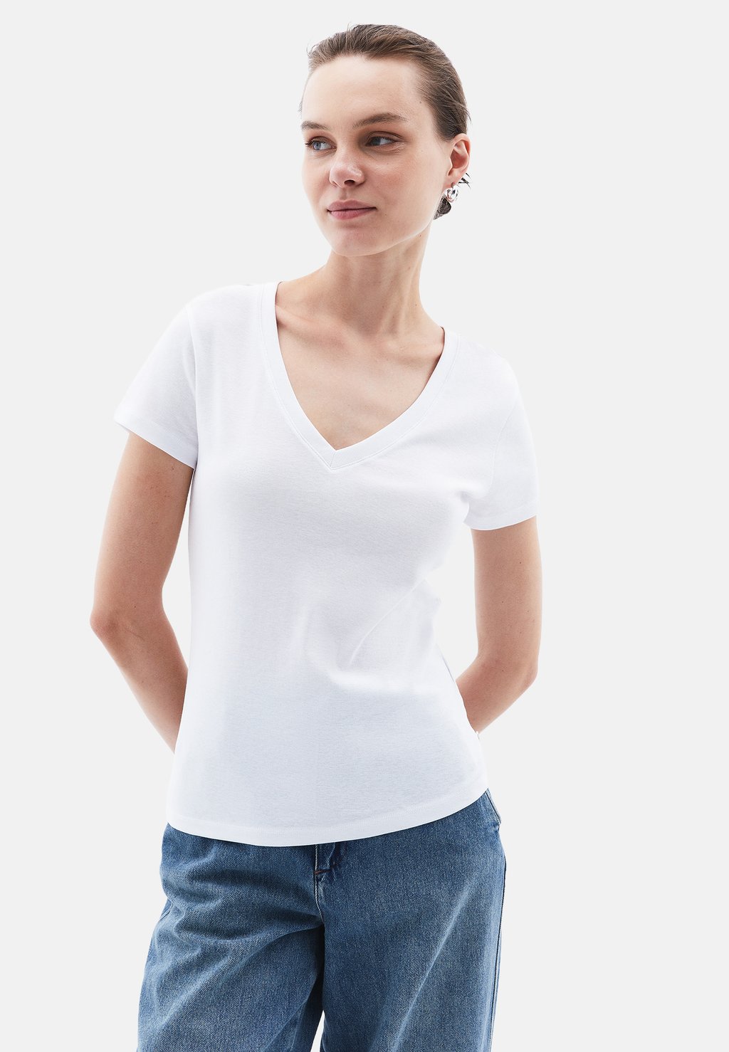 

Базовая футболка V-NECK OXXO, белый
