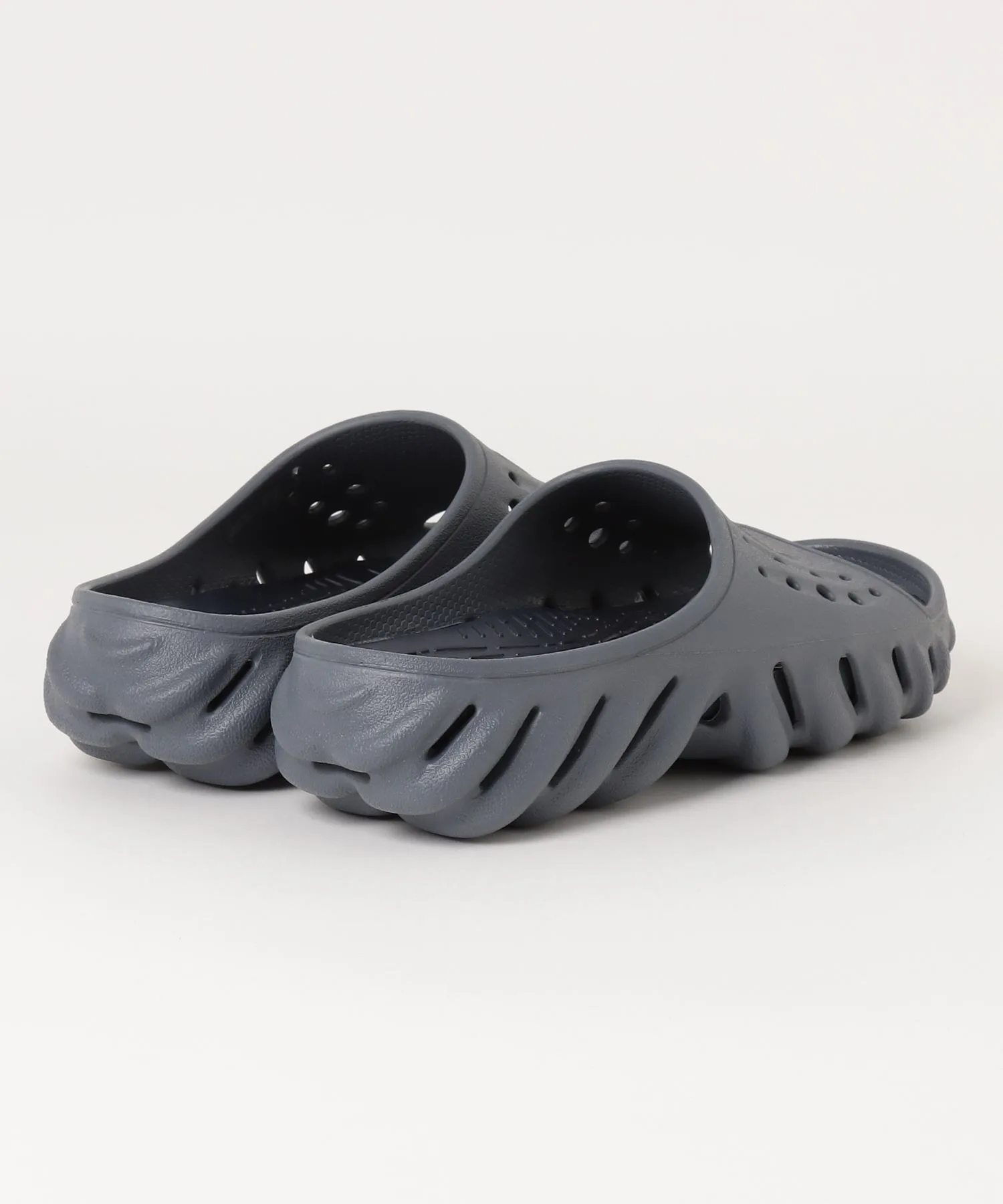 Мужские сандалии Crocs ECHO SLIDE — фото 2