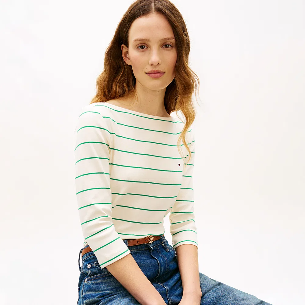 Женская приталенная полосатая футболка с вырезом-лодочкой зелёная от Tommy Hilfiger Women