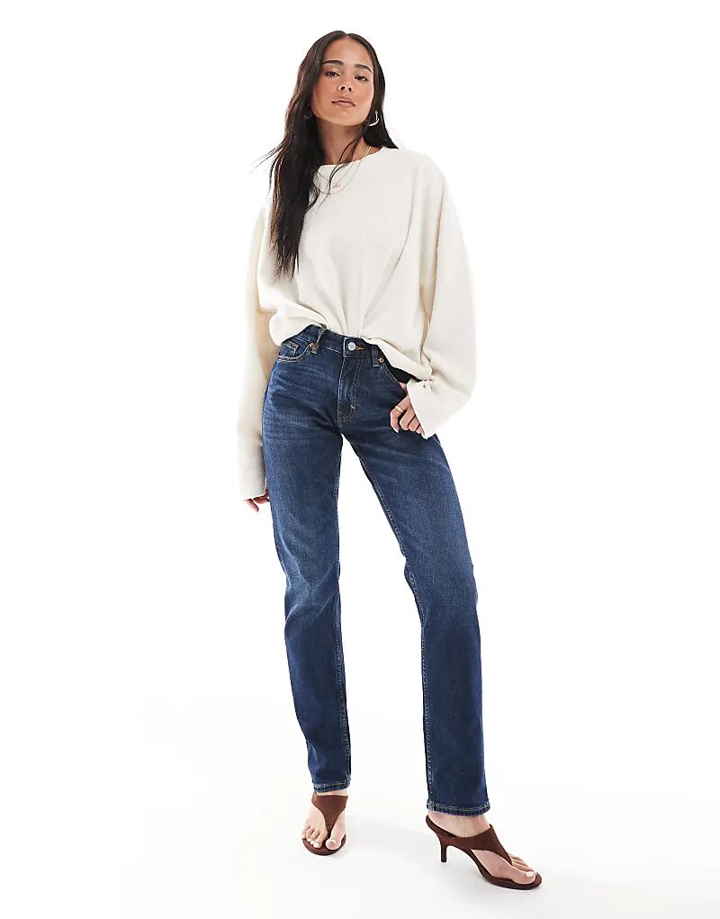 

Джинсы Ako slim fit со средней посадкой в цвете Ocean Blue Monki