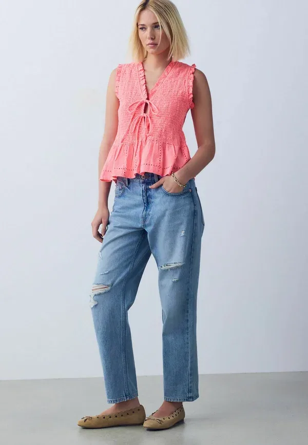 Блуза Petite fit smocked tie front v neck top Next, ярко-розовый — фото 2