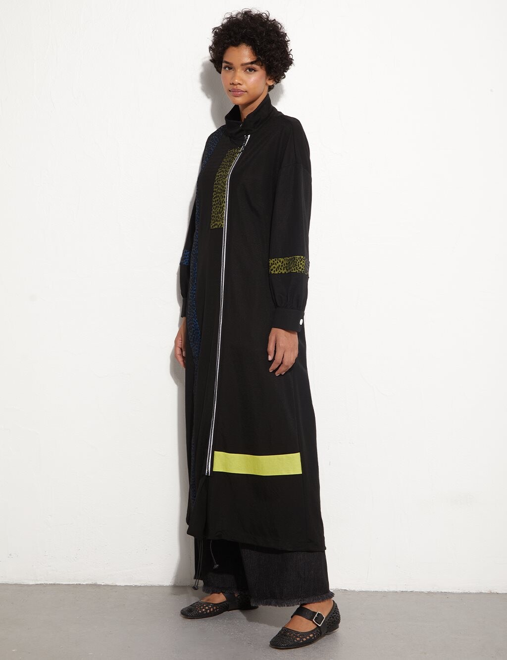 

Абая Stripe Garnish Abaya Black Kayra