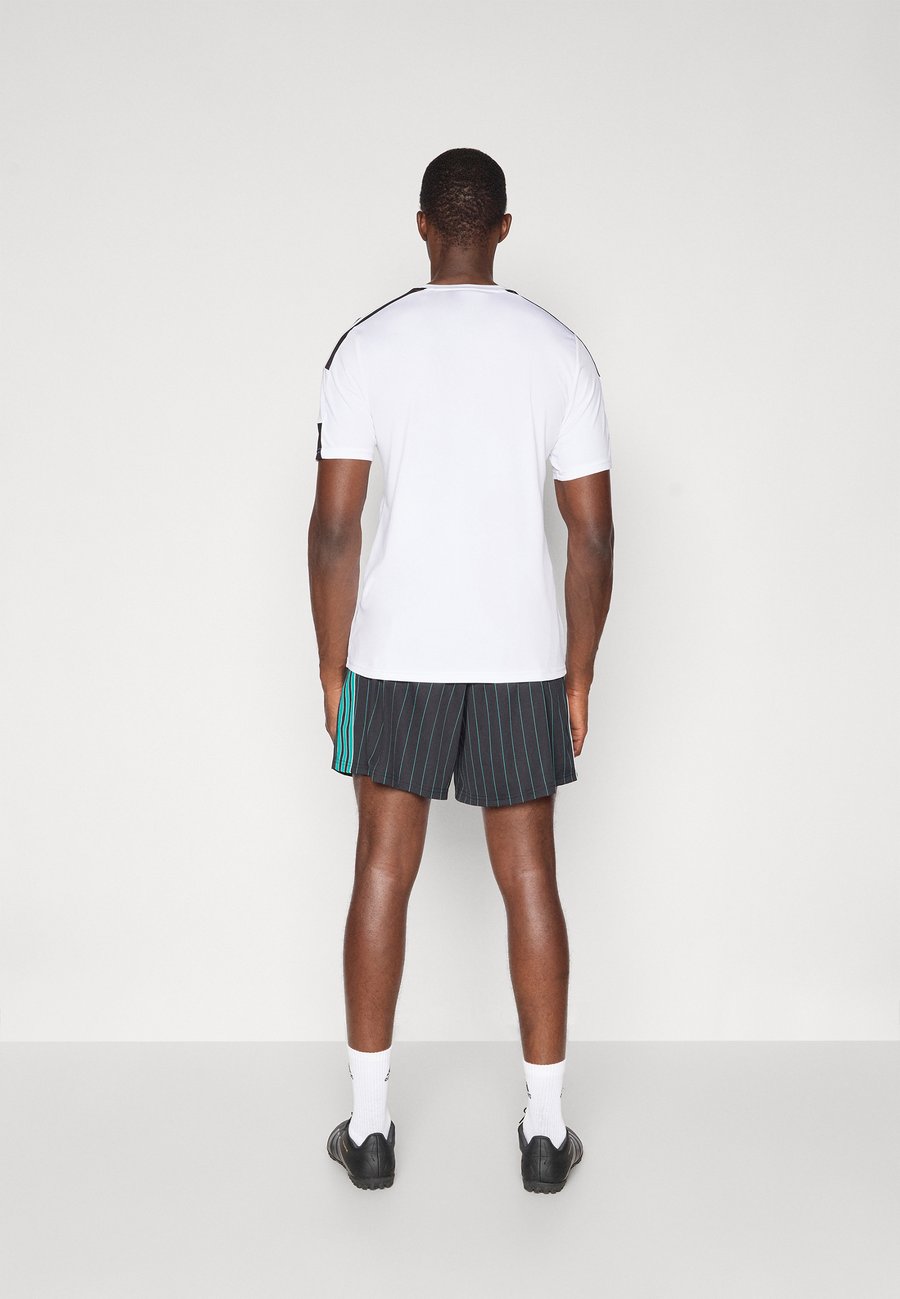 Спортивные шорты Adidas Originals LIVERPOOL FC ICON SHORT, Black/Sea Green/Black — фото 3