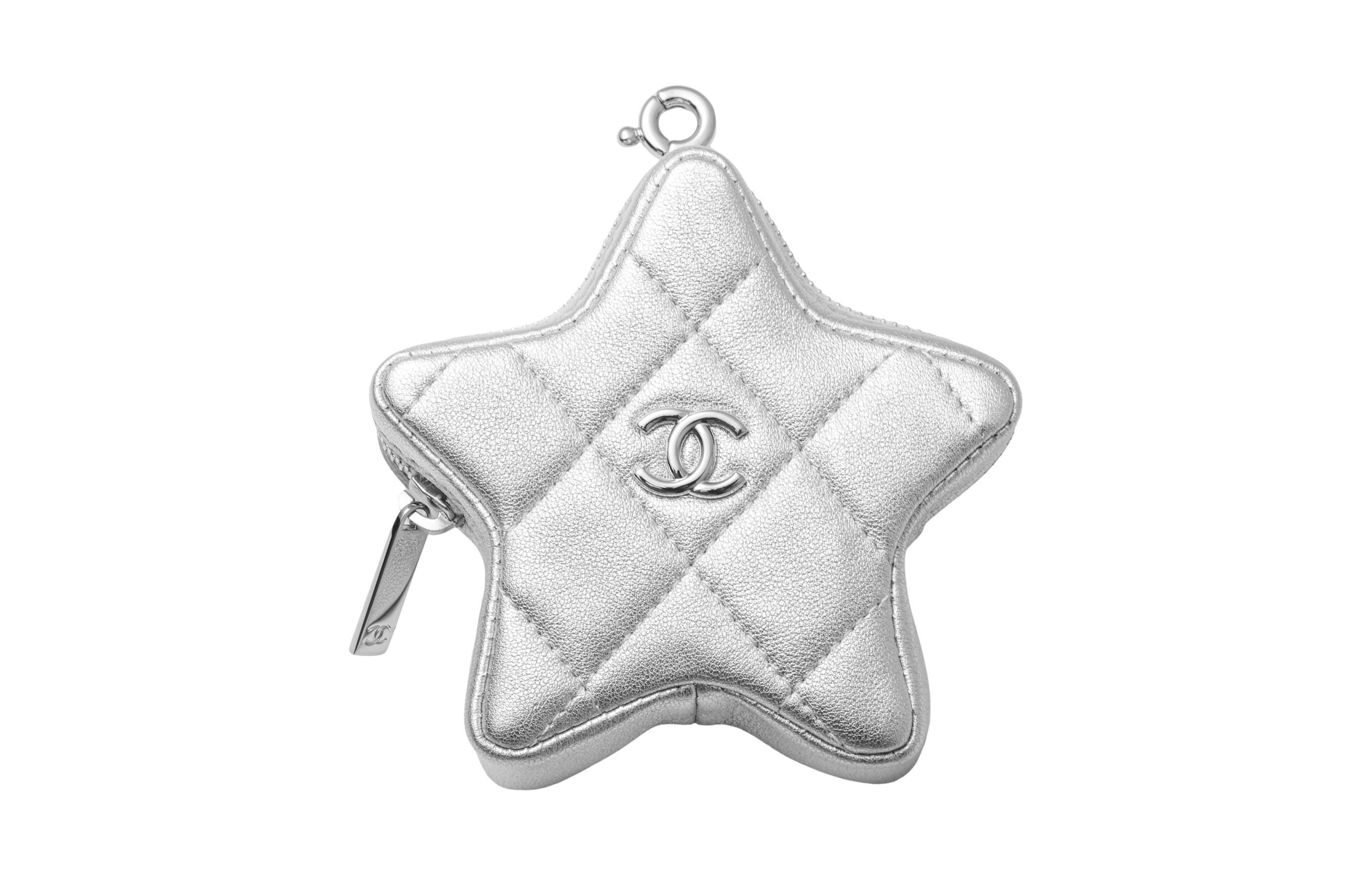 

CHANEL Женский кошелек для монет из овчины серебристый