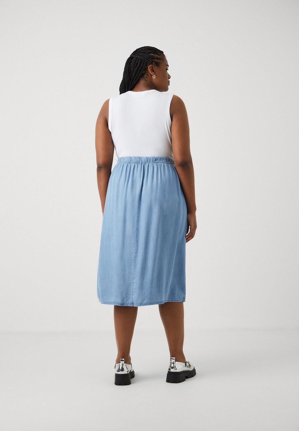 

Юбка из денима CARLAIA LIFE MIDI SKIRT ONLY Carmakoma, светло-голубой деним