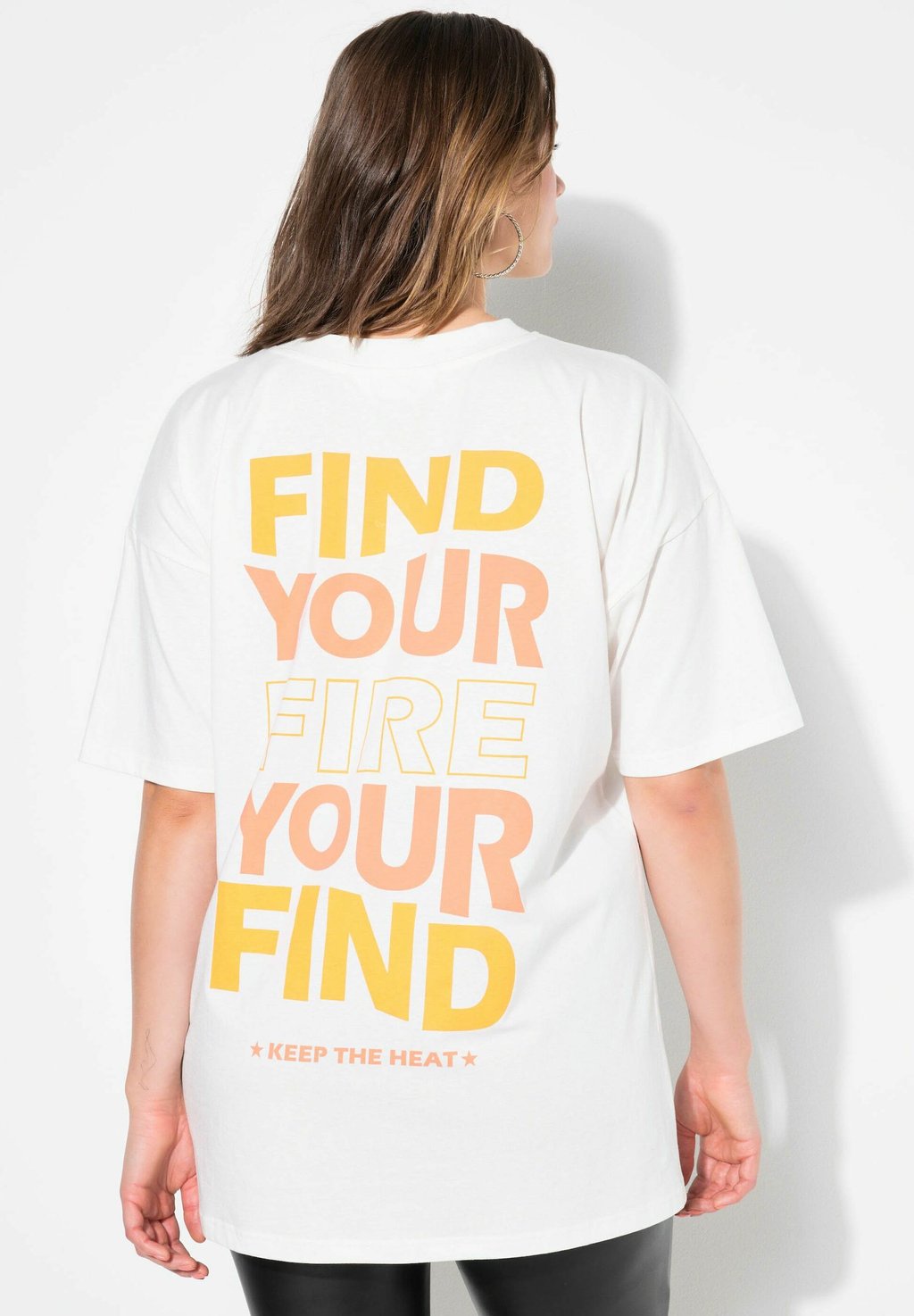 

Футболка с принтом FIND YOUR FIRE SHORT SLEEVE BACK GRAPHIC Studio Untold, белый