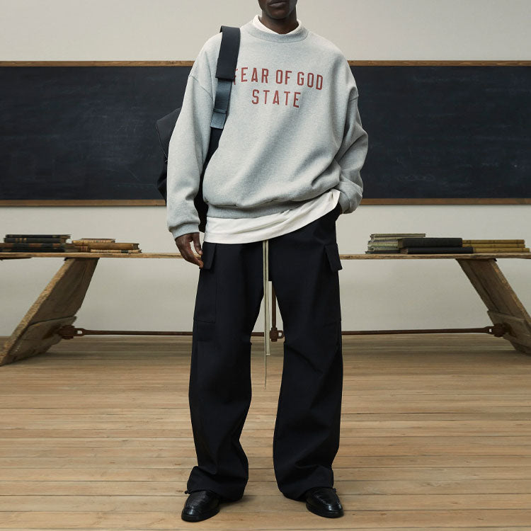 Флисовая толстовка с круглым вырезом Fear of God Essentials, цвет «Темно-серый» — фото 3