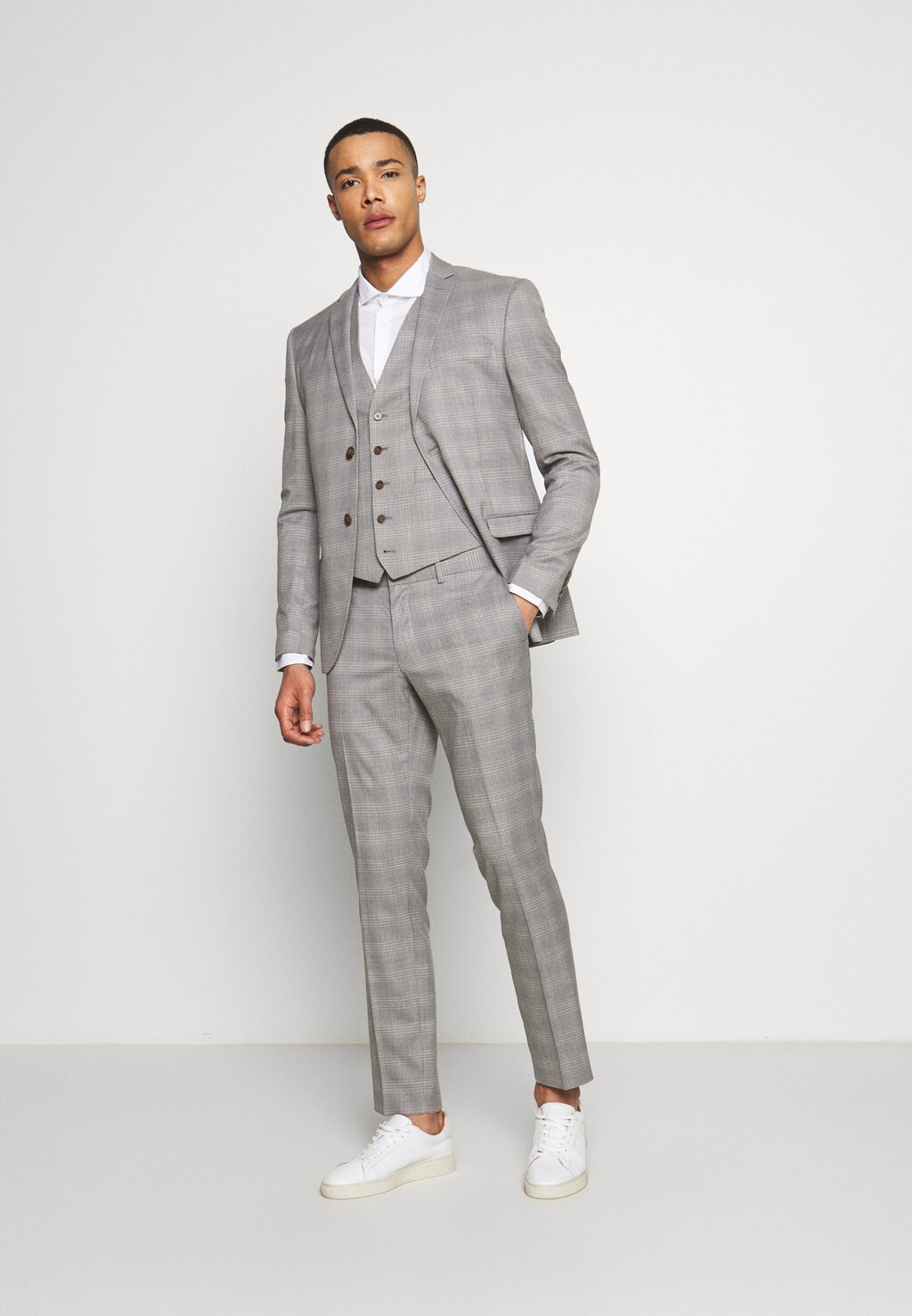 

Костюм CHECK 3 PIECES SUIT Isaac Dewhirst, цвет grey