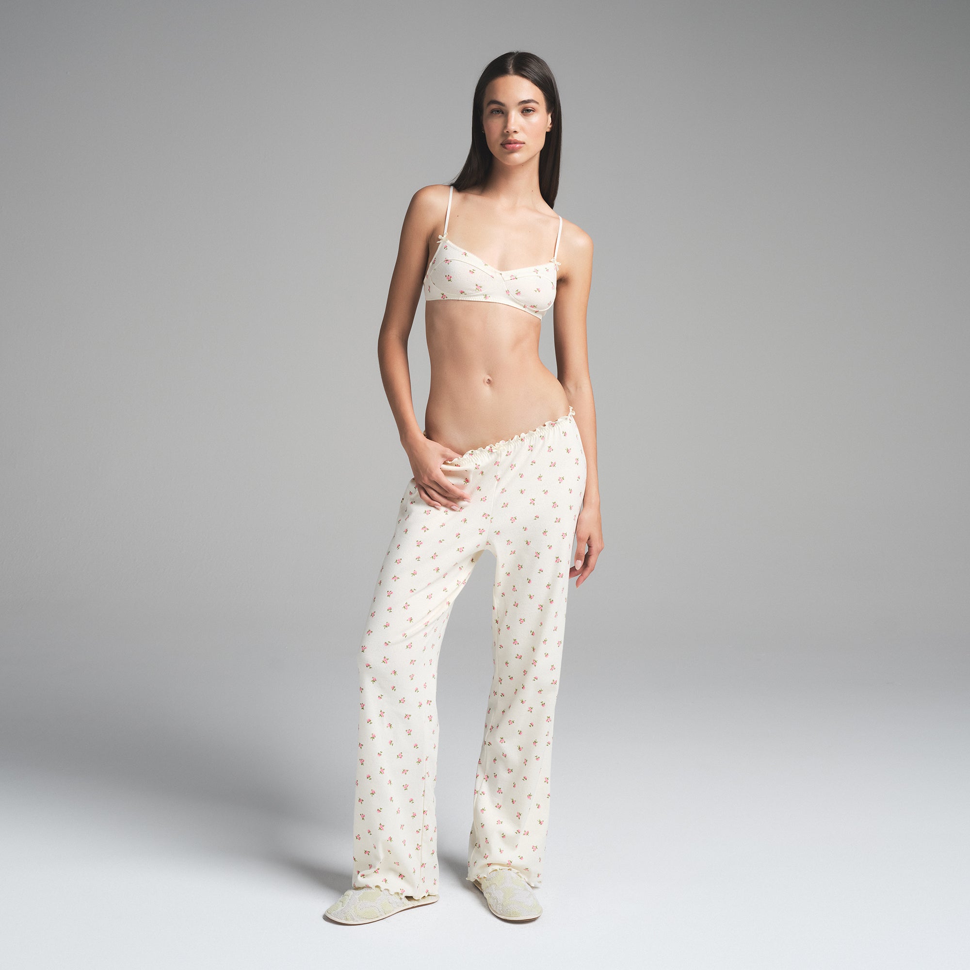 

Прямые брюки SKIMS, цвет marble pink rosebud print