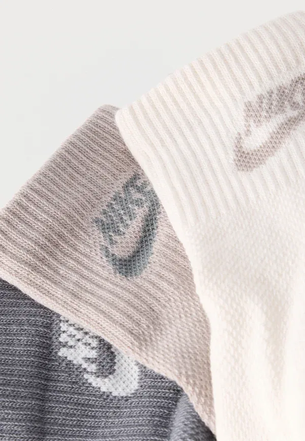 Носки спортивные Nike Sportswear 3 pack, дымчато-серый — фото 2