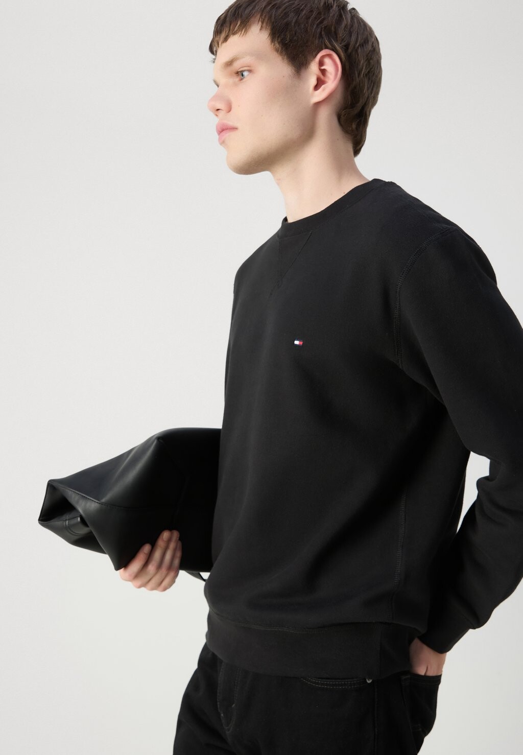 Толстовка ESSENTIAL CREWNECK Tommy Hilfiger, черный — фото 4