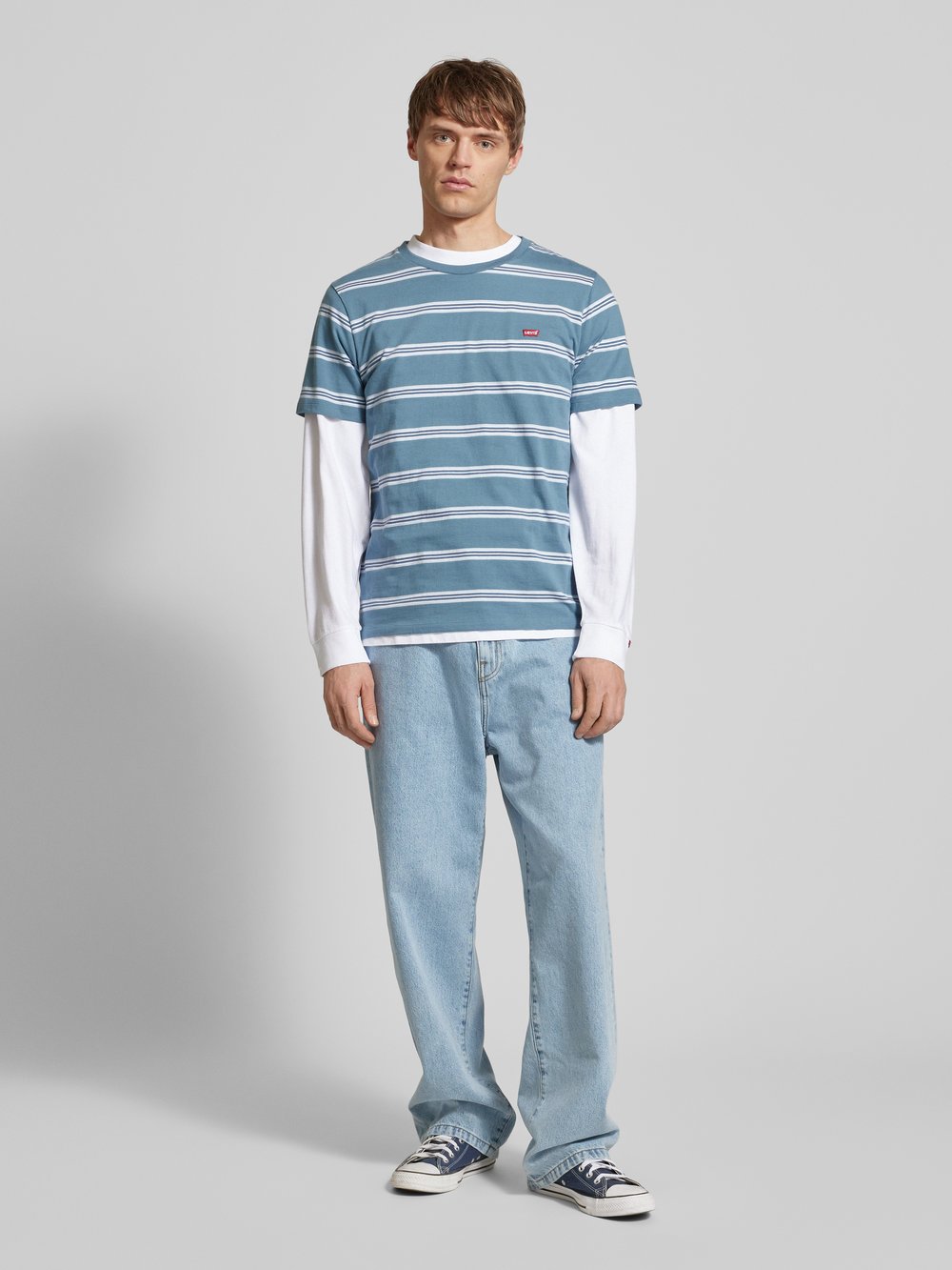 

Футболка с вышитой этикеткой Levi's