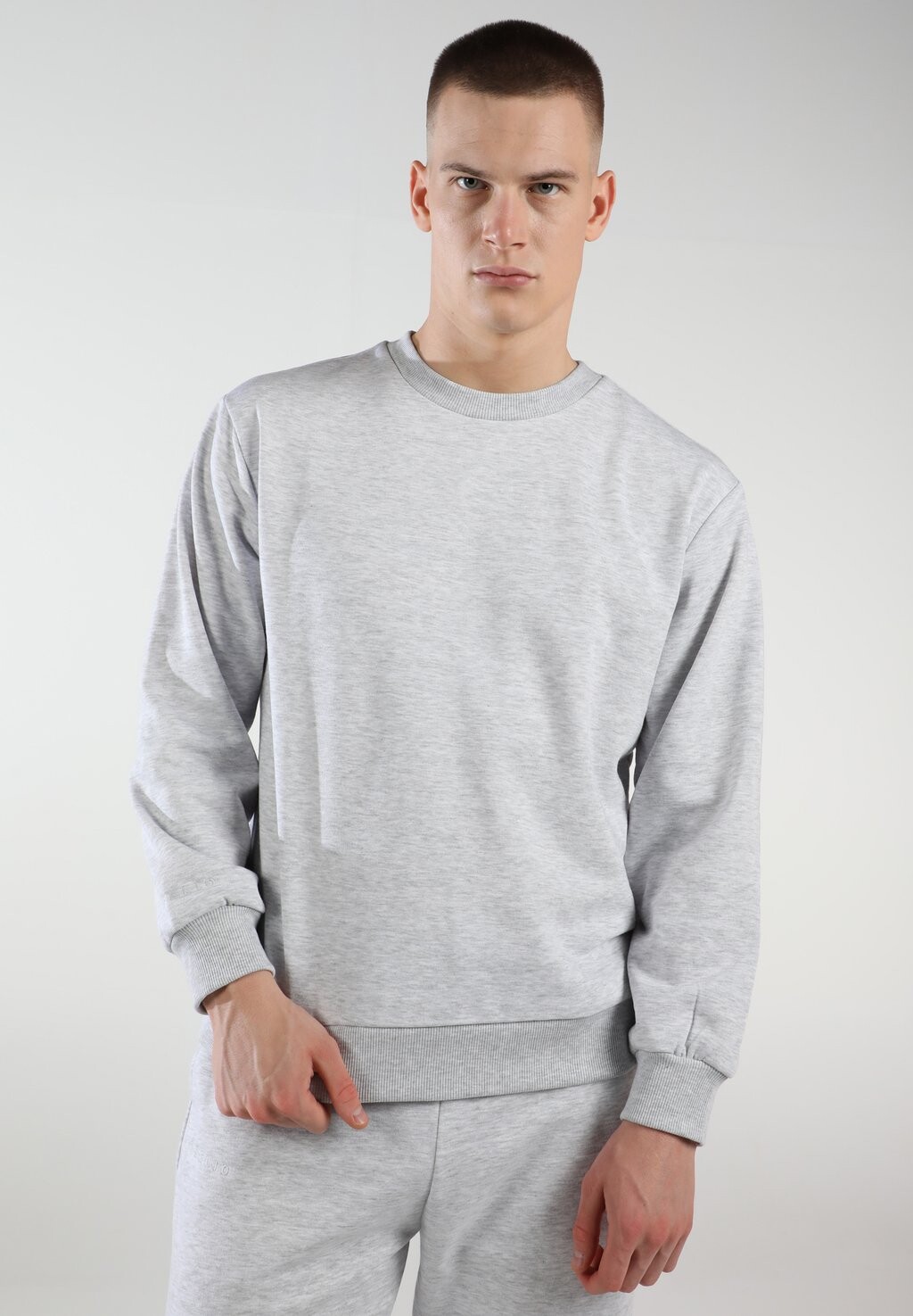 

Верх пижамы UNISEX CREWNECK LOOSE FIT ELEVATE EOSELIO, светло-серый