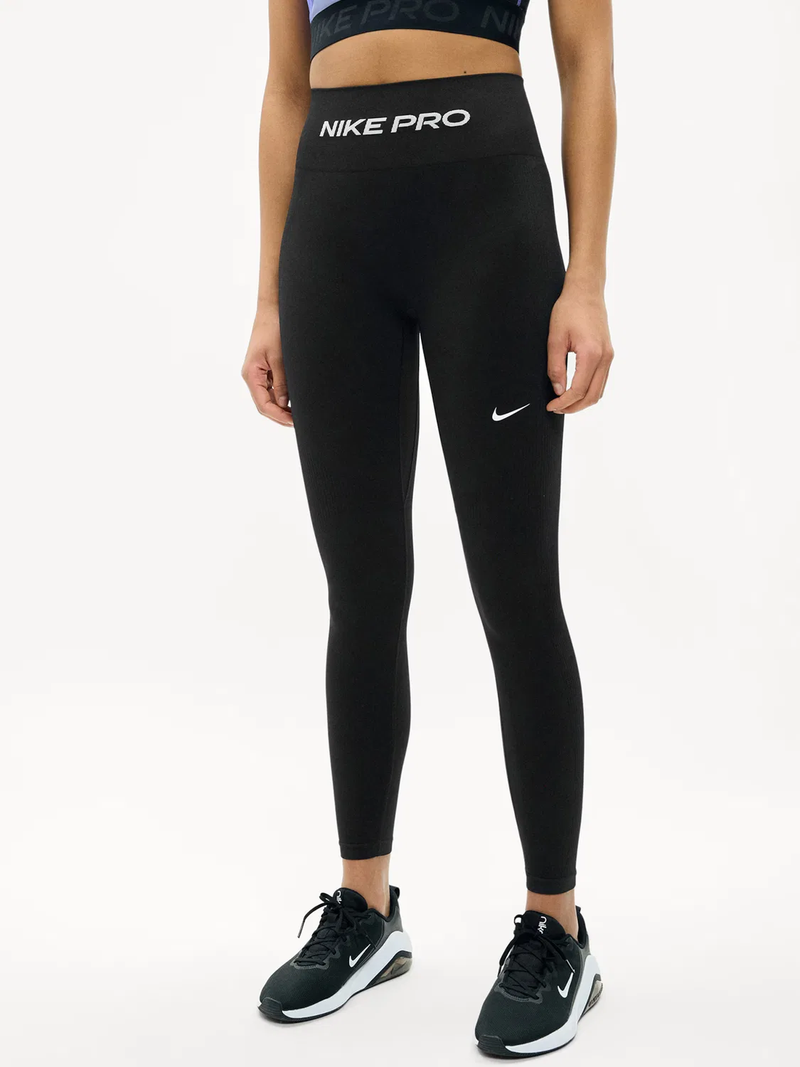 Спортивные легинсы NIKE Nike Pro черного цвета — фото 2
