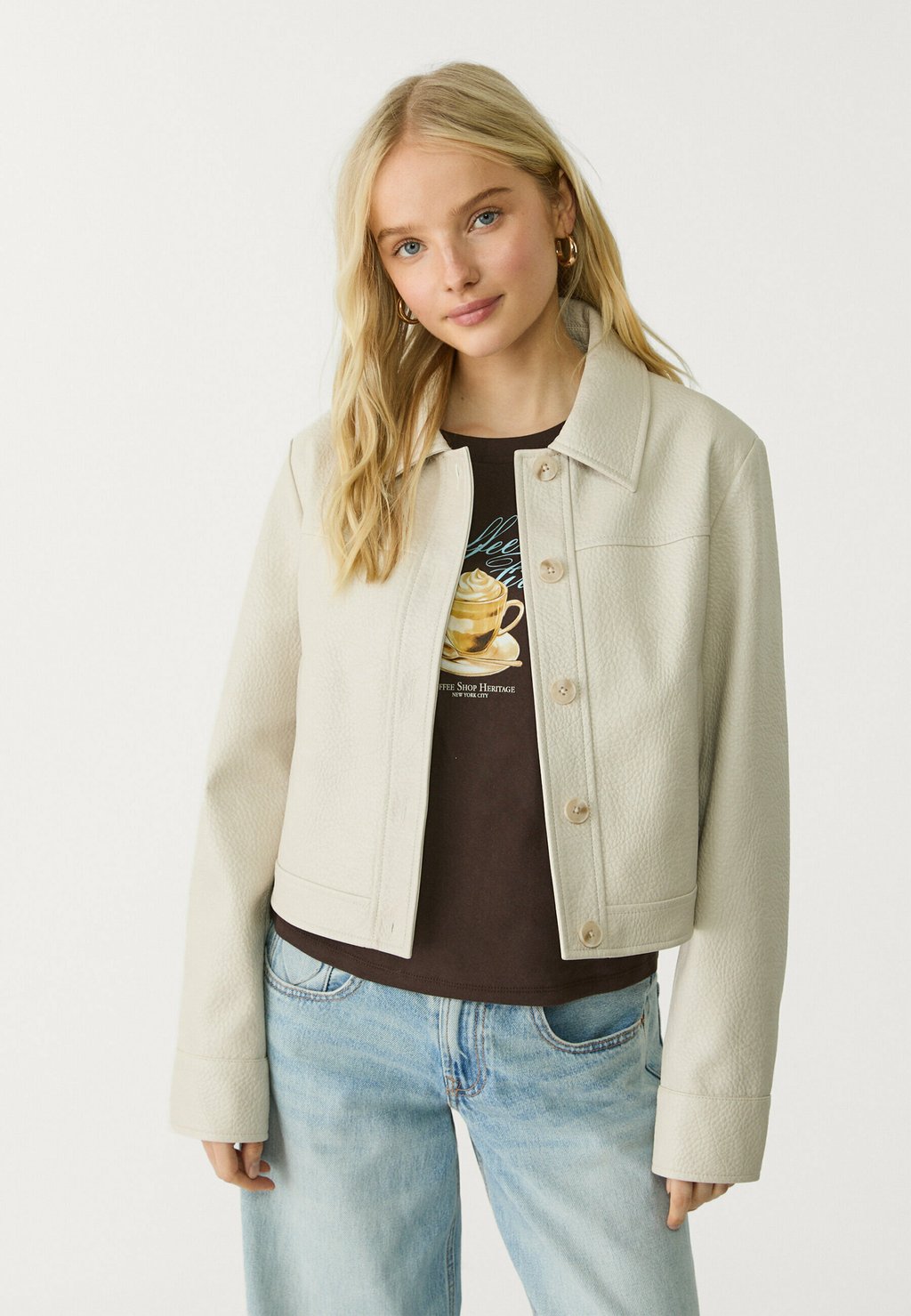 

Куртка из искусственной кожи BUTTONED Stradivarius, бежевый