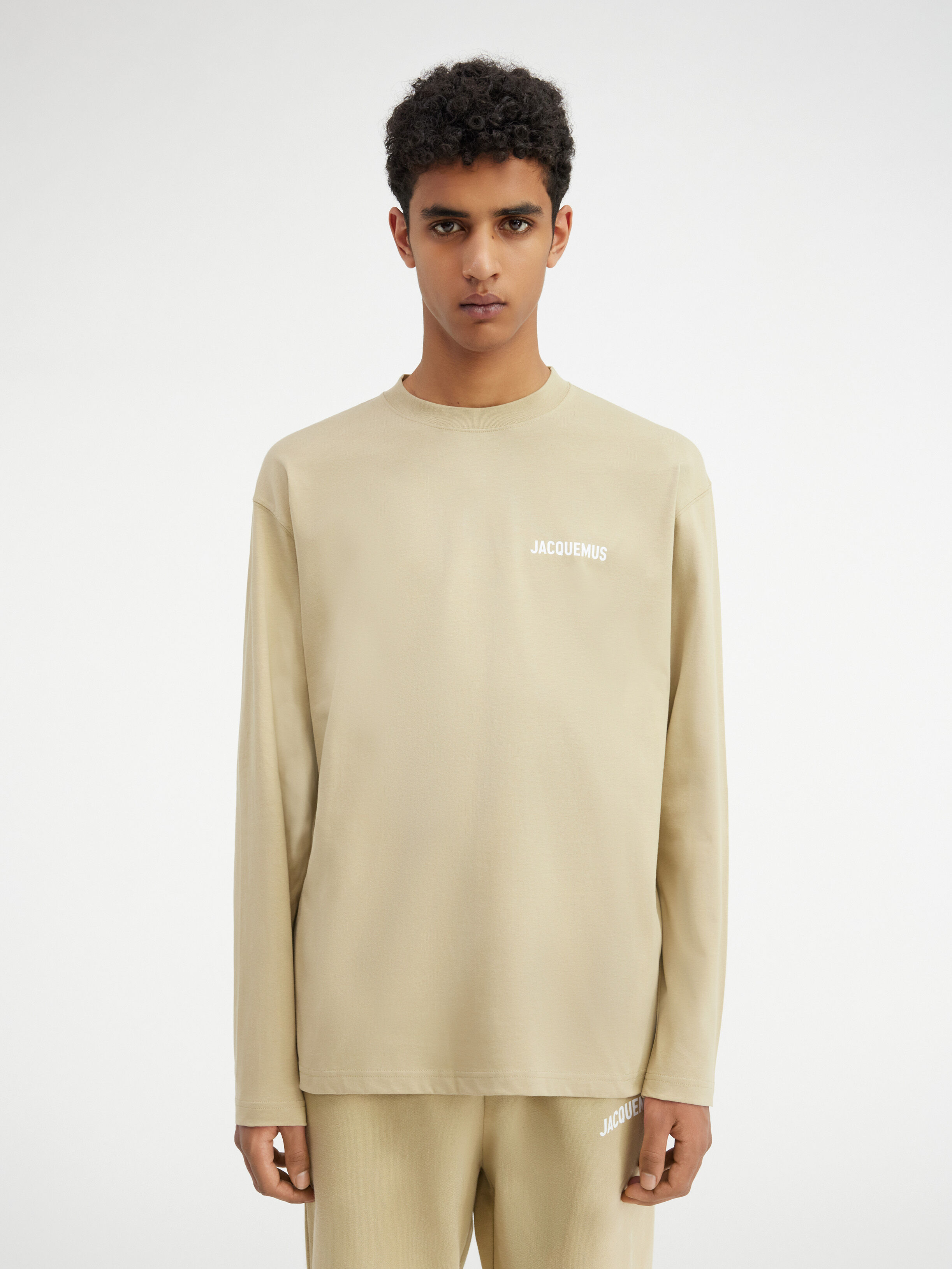 

Футболка с длинным рукавом и напечатанным логотипом JACQUEMUS The long-sleeve t-shirt, цвет Light Khaki