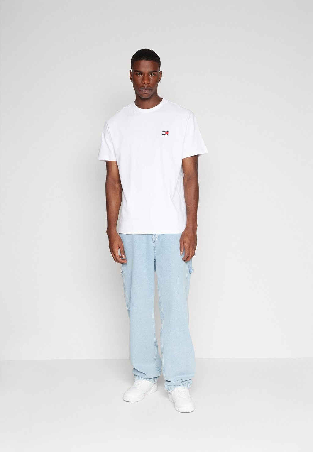 

Базовая футболка ФУТБОЛКА BADGE UNISEX Tommy Jeans, белая, Белый, Базовая футболка ФУТБОЛКА BADGE UNISEX Tommy Jeans, белая