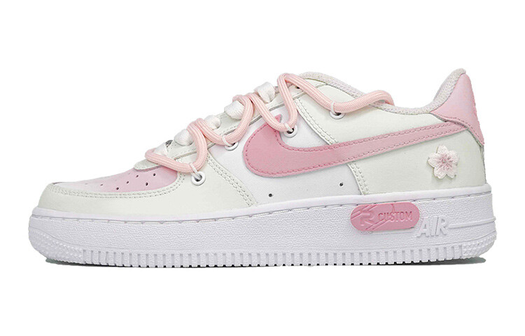 

Кроссовки Nike Air Force 1,