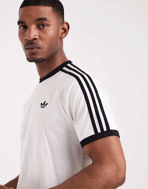 Белая футболка с тремя полосками adidas Originals — фото 3