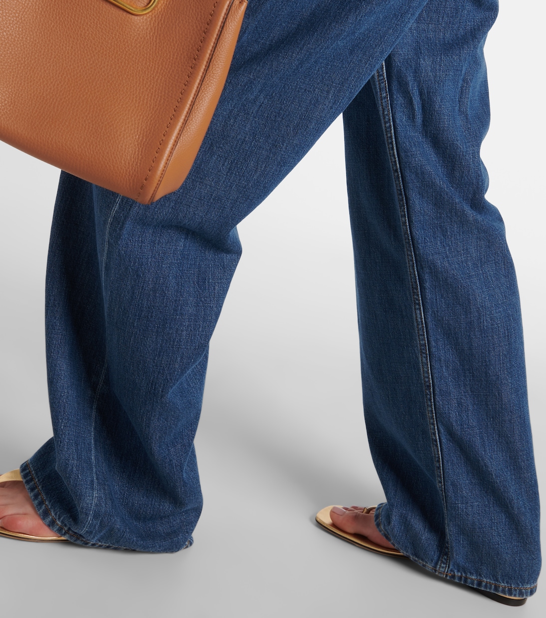 

Джинсы с высокой посадкой и широкими штанинами Valentino, Medium Blue Denim