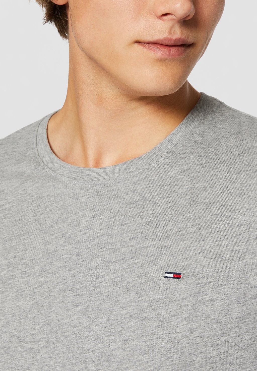 Базовая футболка Original Tee Tommy Hilfiger, светло-серая — фото 3