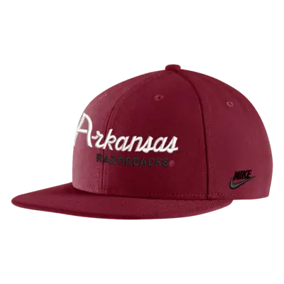 

Бейсболка Nike Arkansas College Cap, цвет Team Crimson