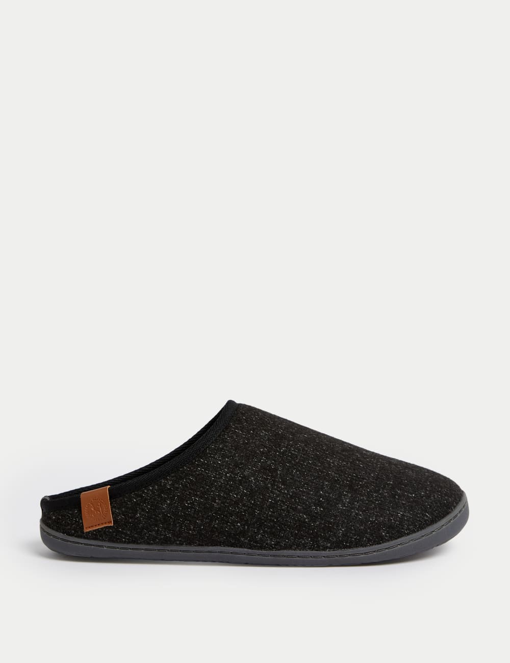 

Тапочки-мюли с флисовой подкладкой и принтом Freshfeet Marks & Spencer, серый