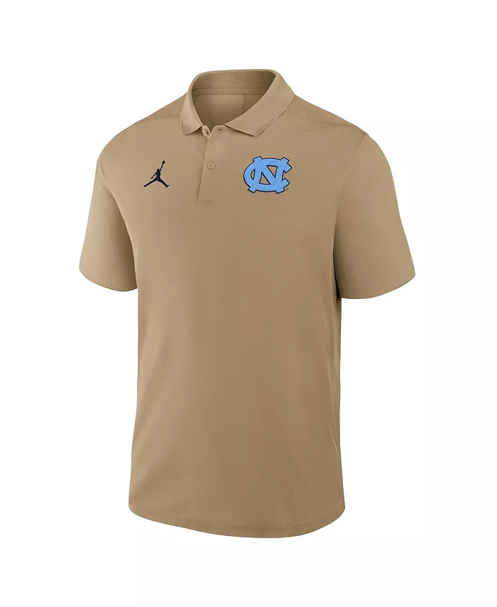 Мужская поло для активного отдыха Primetime Victory с основным логотипом North Carolina Tar Heels, бежевая Jordan — фото 2
