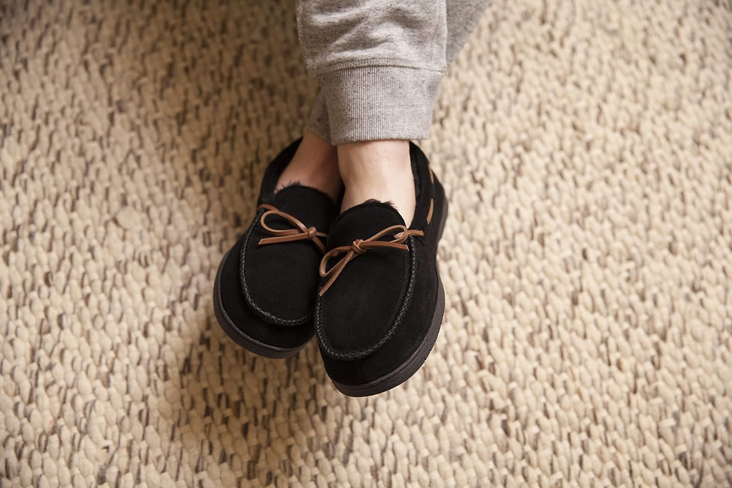 Мужские мокасины Dearfoams Hudson из натуральной замши с мемори-пенной стелькой и шнурками, Chestnut — фото 2
