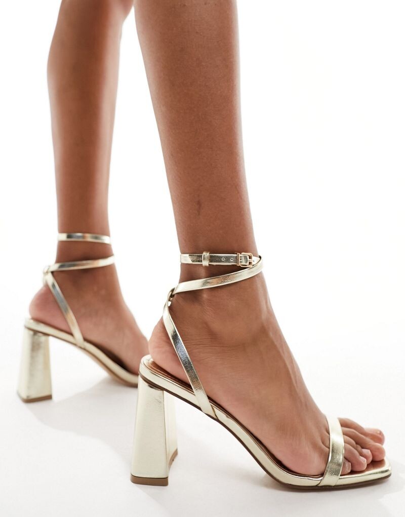 

Золотистые босоножки на блочном каблуке с ремешками Simmi London Bia SIMMI Shoes