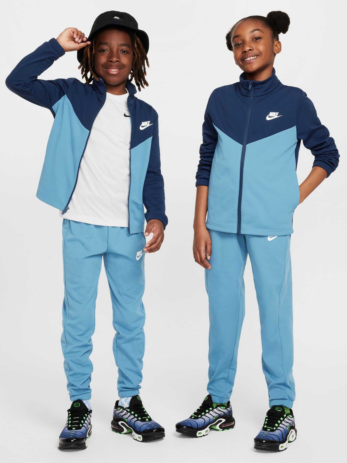 

Спортивный костюм Nike K NSW TRACKSUIT POLY FZ HBR, синий