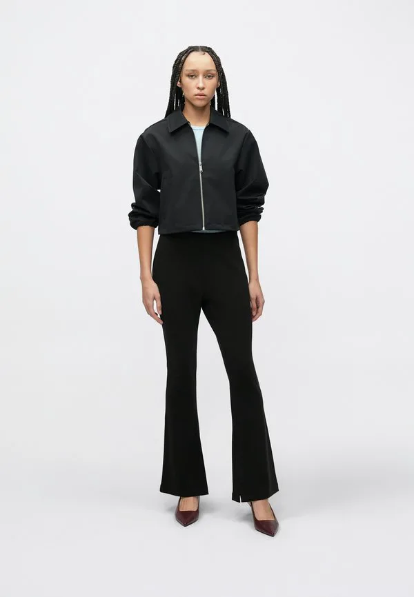 Классические расклешенные брюки на резинке Calvin Klein, Black — фото 2