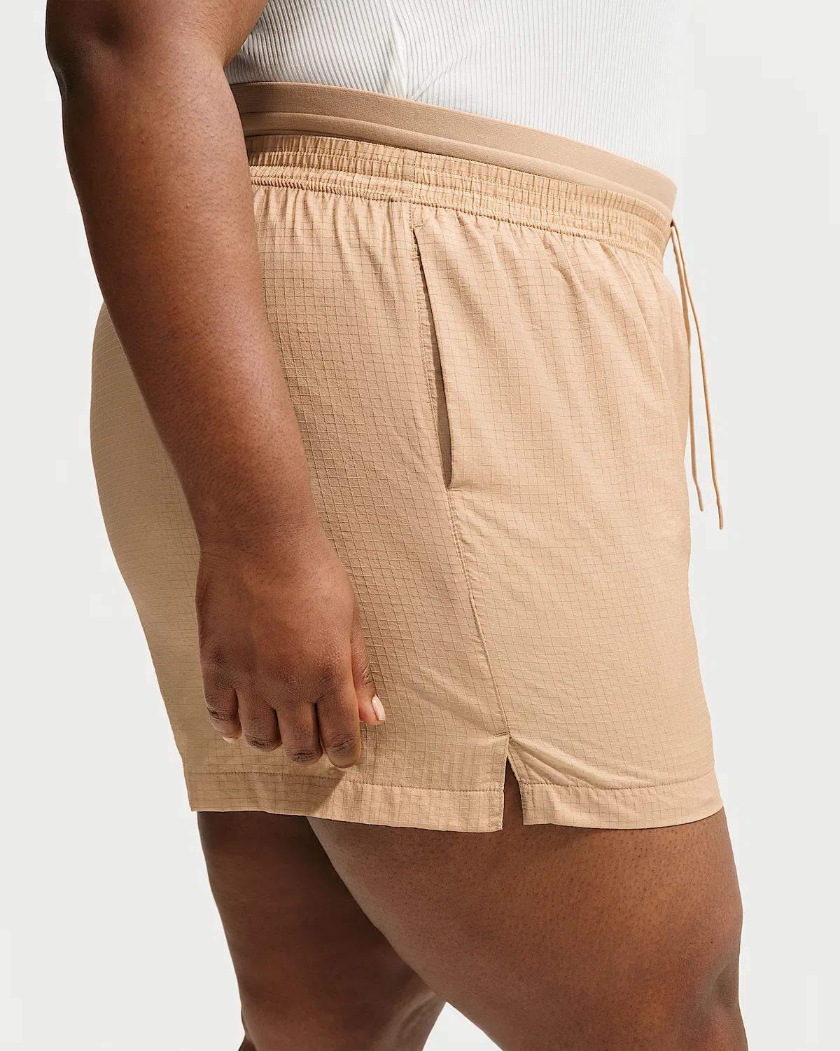 Женские свободные шорты с высокой посадкой из легкого рипстопа (плюс сайз) Nike Sportswear, Linen/Linen — фото 3