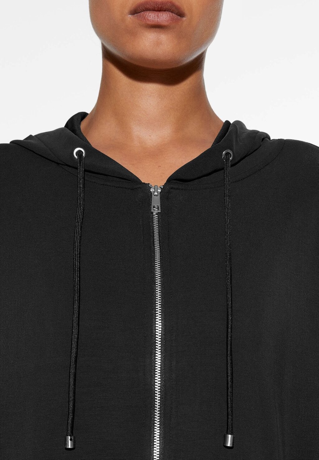 

Свитер на молнии Soft Touch Oversized OYSHO, черный