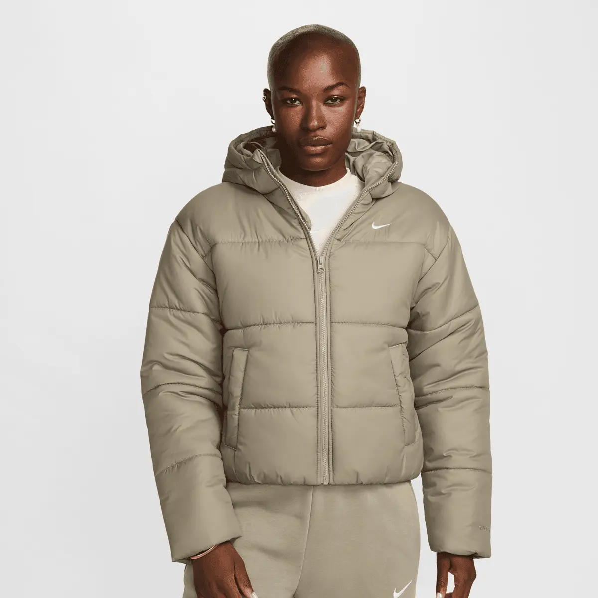 

Куртка Nike Sportswear Therma-FIT Classic Puffer, бежевый