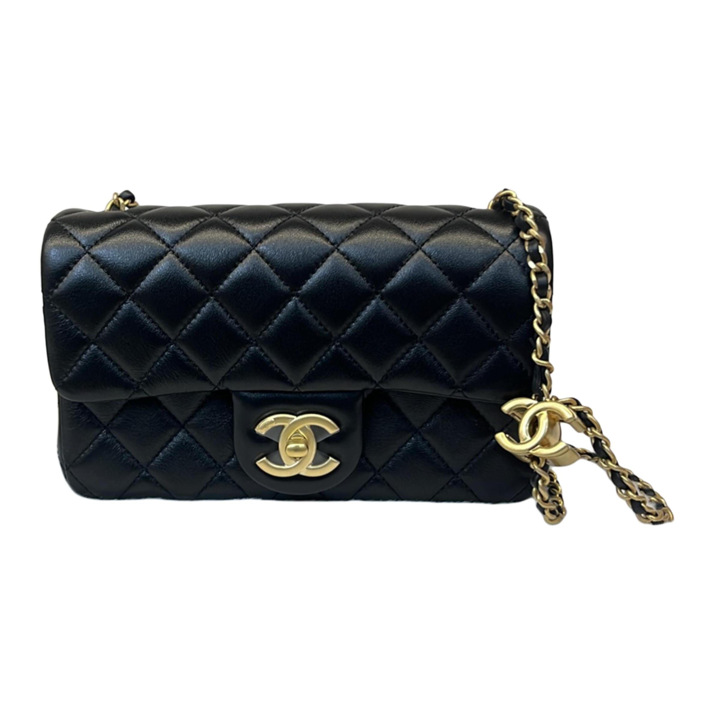 

CHANEL Кроссбоди из ягненка мини женская черная