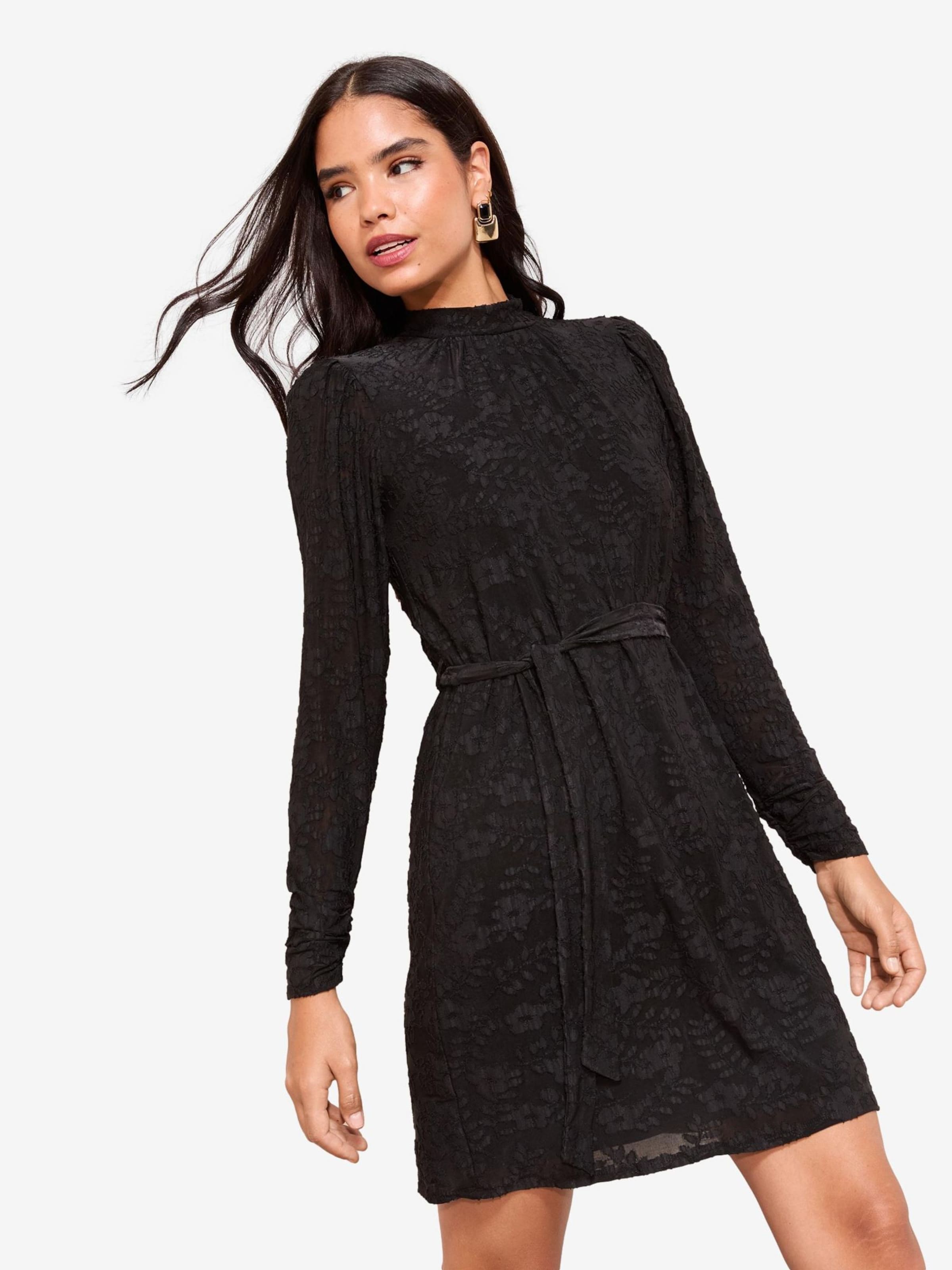 

Friends Like These Платье в черном цвете